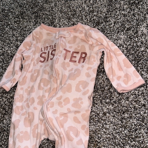 Carters Brand Footie Pajamas "Little Sister" Size 0-3 Months Great Condition - Picture 3 of 5